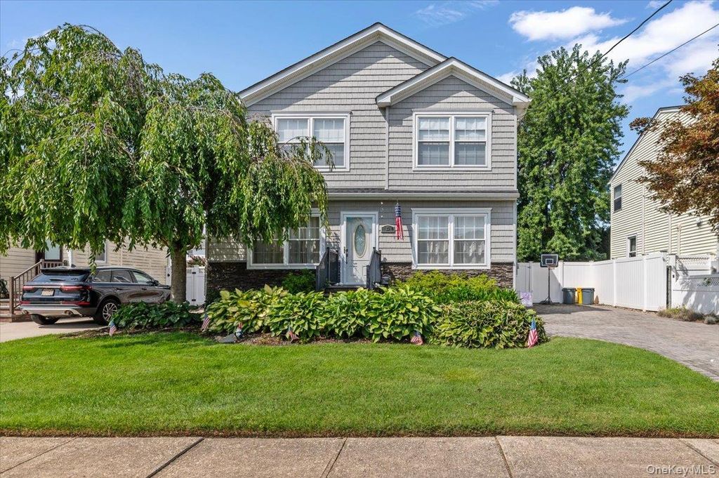 23 Cambridge Avenue, Bethpage, NY 11714 — photo 2