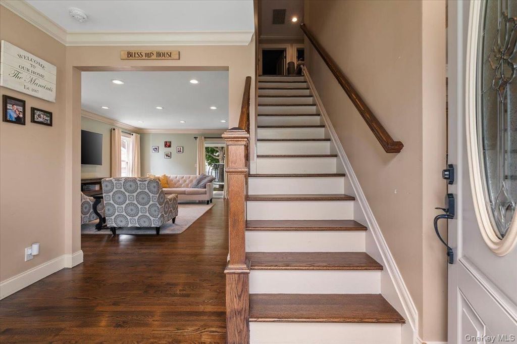 23 Cambridge Avenue, Bethpage, NY 11714 — photo 4