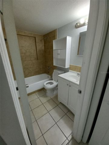 5724 N LINCOLN AVENUE C, Tampa, FL 33614