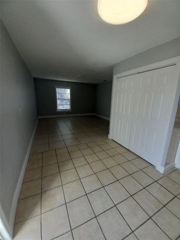 5724 N LINCOLN AVENUE C, Tampa, FL 33614