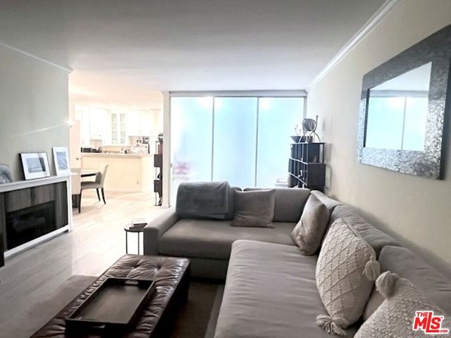 11645 Montana Avenue 323, Los Angeles, CA 90049