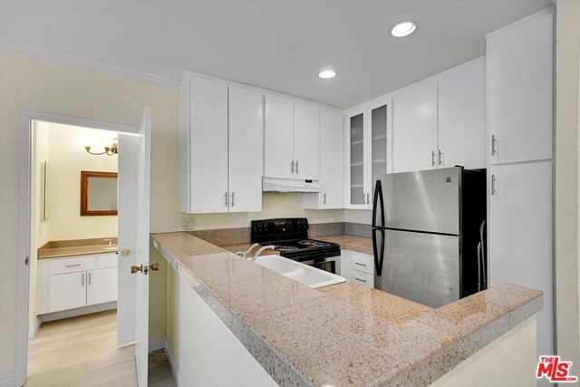 11645 Montana Avenue 323, Los Angeles, CA 90049