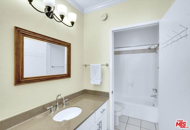 11645 Montana Avenue 323, Los Angeles, CA 90049