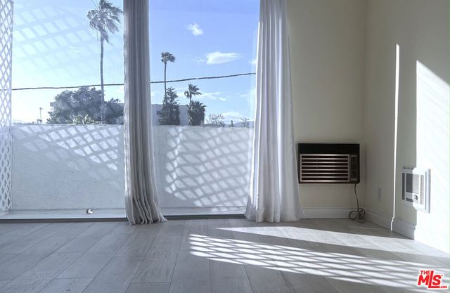 11645 Montana Avenue 323, Los Angeles, CA 90049