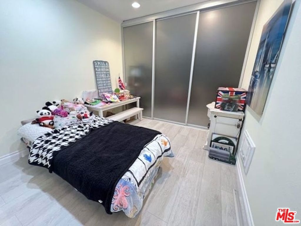 Image 15 of property listing at 11645 Montana Avenue 323, Los Angeles, CA 90049