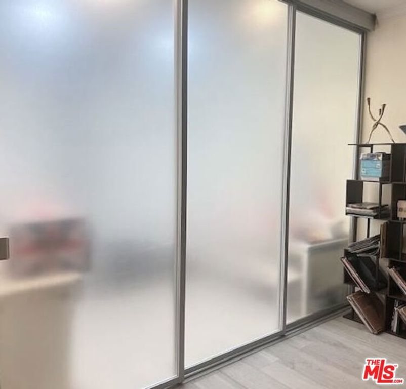 Image 16 of property listing at 11645 Montana Avenue 323, Los Angeles, CA 90049