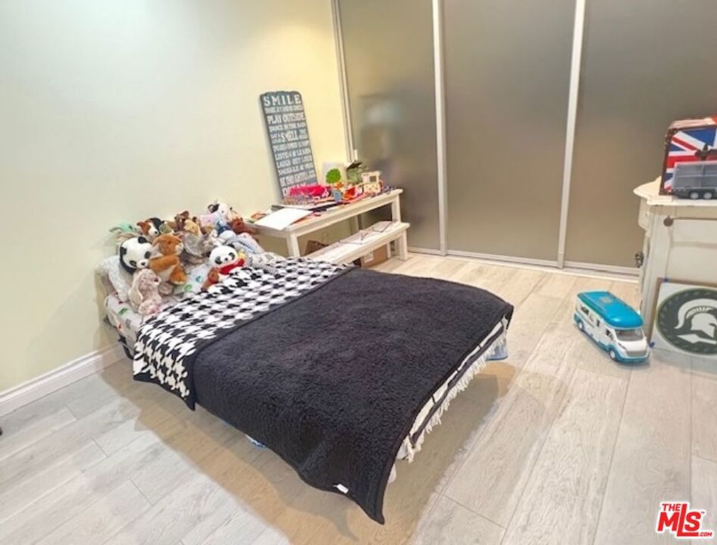 Image 20 of property listing at 11645 Montana Avenue 323, Los Angeles, CA 90049