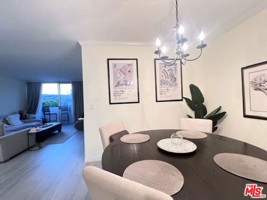 Image 24 of property listing at 11645 Montana Avenue 323, Los Angeles, CA 90049