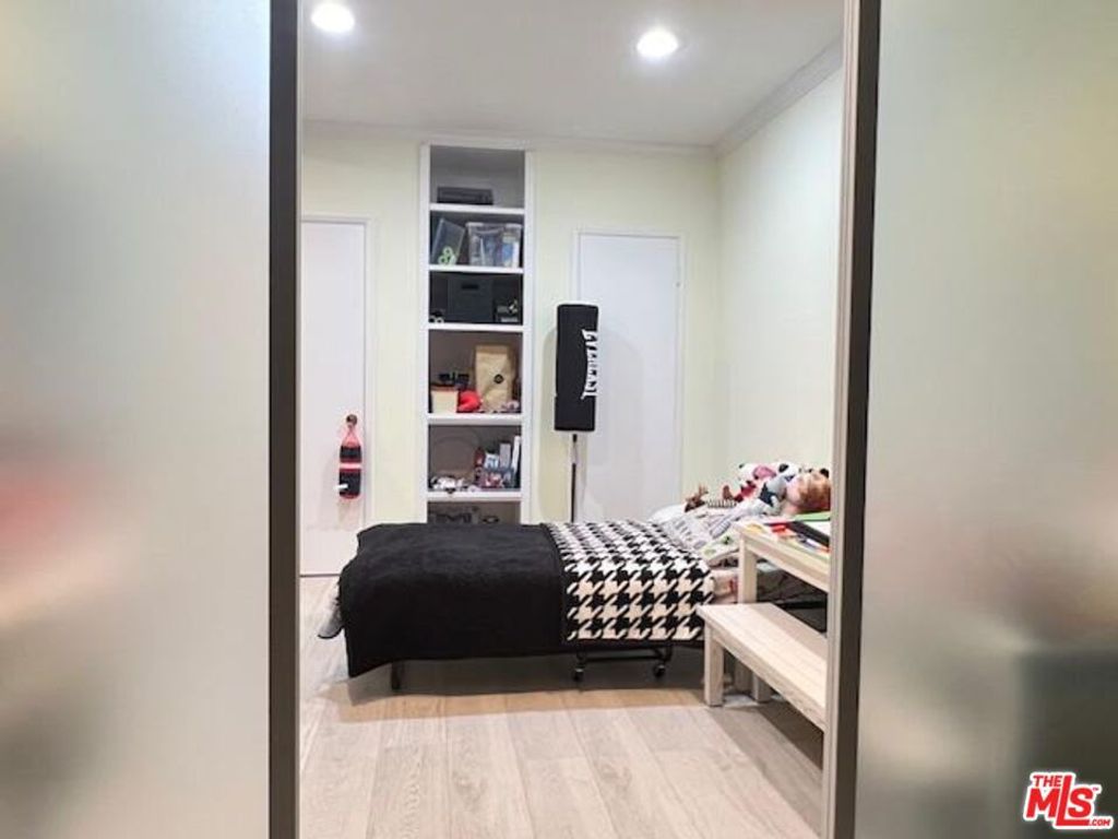 Image 27 of property listing at 11645 Montana Avenue 323, Los Angeles, CA 90049