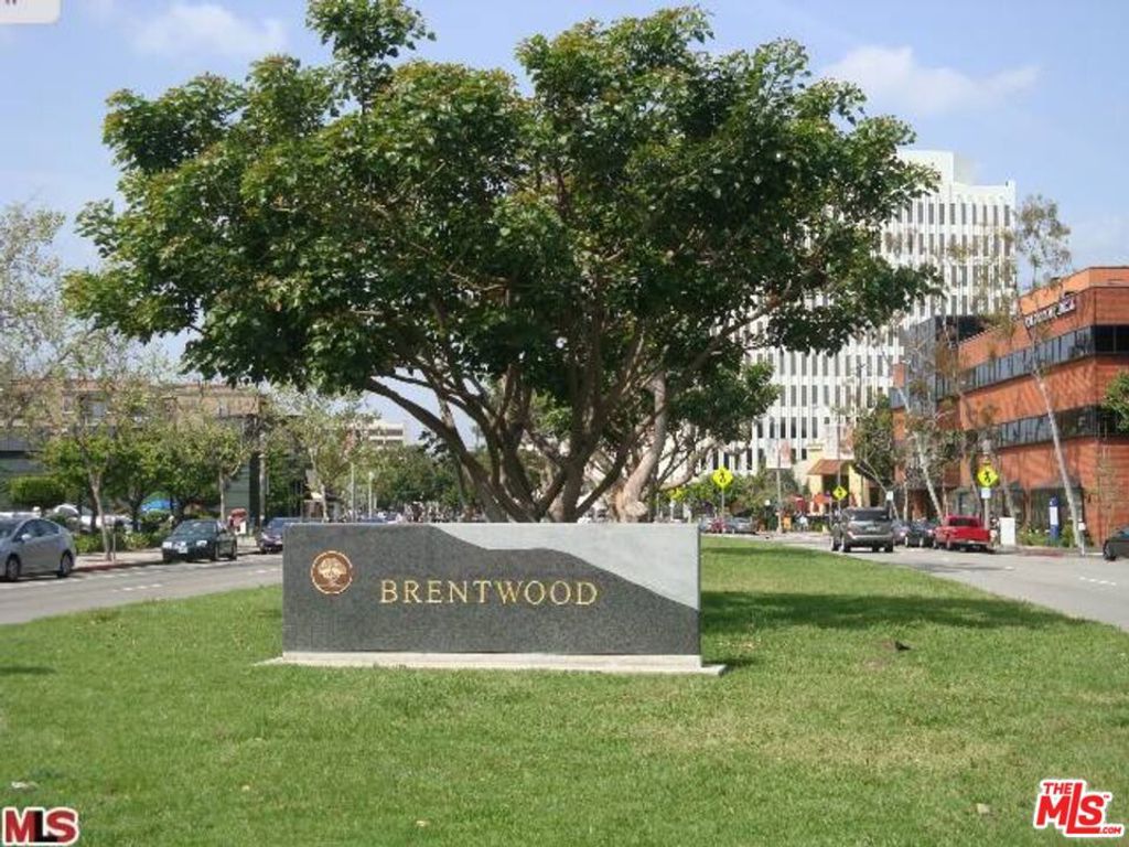 Image 40 of property listing at 11645 Montana Avenue 323, Los Angeles, CA 90049