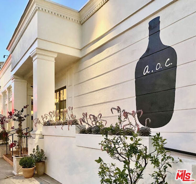 Image 41 of property listing at 11645 Montana Avenue 323, Los Angeles, CA 90049