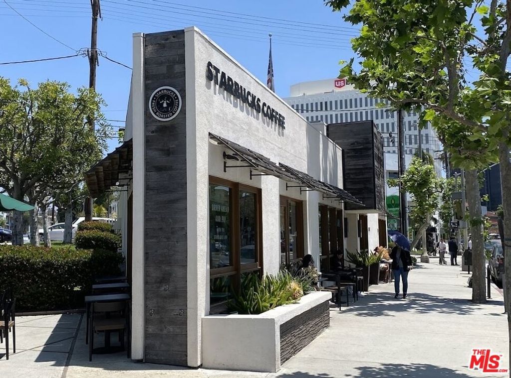 Image 43 of property listing at 11645 Montana Avenue 323, Los Angeles, CA 90049