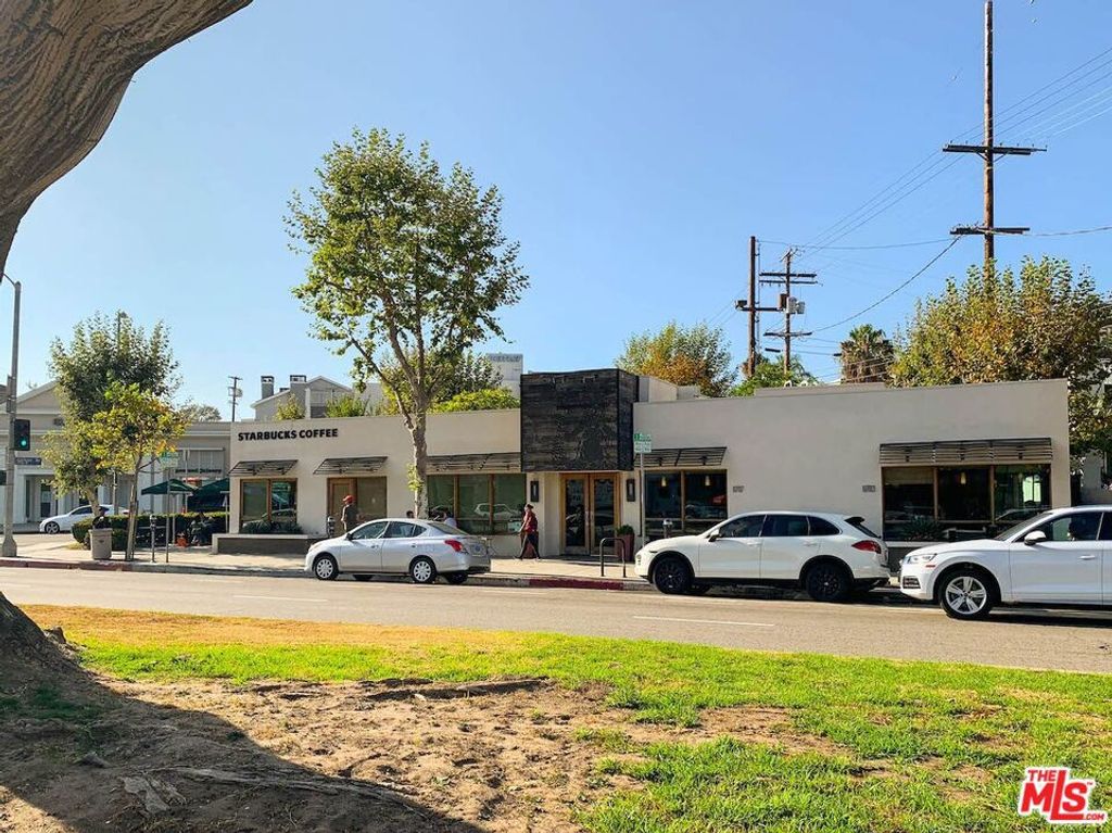 Image 45 of property listing at 11645 Montana Avenue 323, Los Angeles, CA 90049