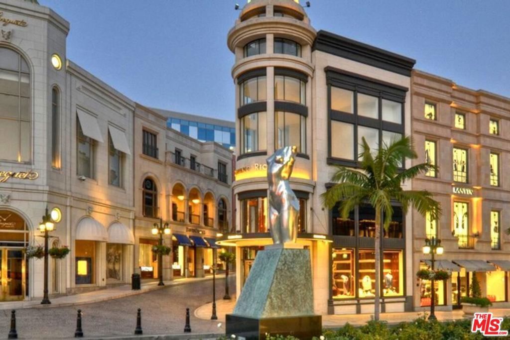 Image 47 of property listing at 11645 Montana Avenue 323, Los Angeles, CA 90049