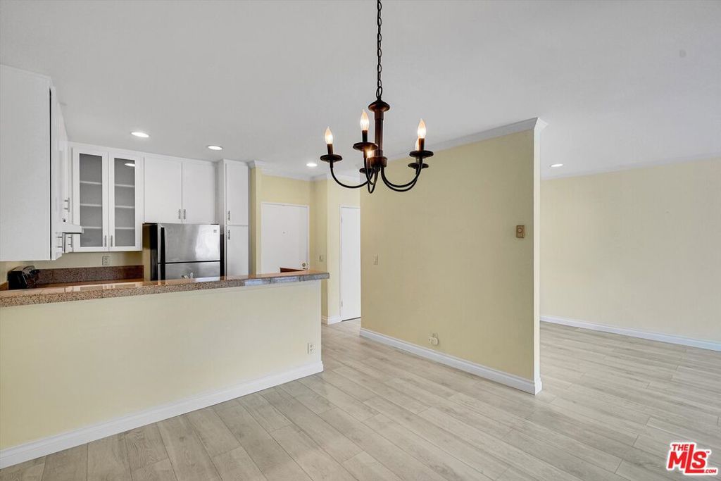 Image 6 of property listing at 11645 Montana Avenue 323, Los Angeles, CA 90049