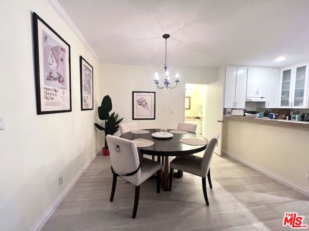 Image 7 of property listing at 11645 Montana Avenue 323, Los Angeles, CA 90049