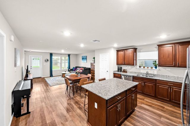 531 Wild Olive Way, San Antonio, TX 78219