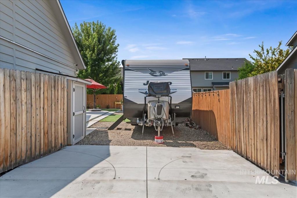 2563 N Honeysuckle Way, Kuna, ID 83634 photo 3