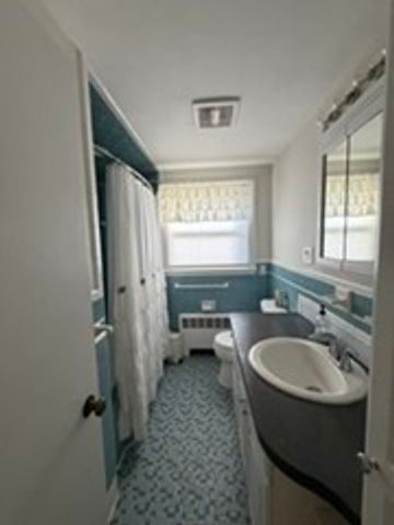 28 Fisher St, Walpole, MA 02081