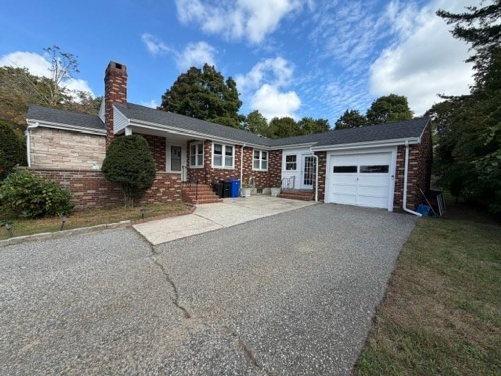 28 Fisher St, Walpole, MA 02081
