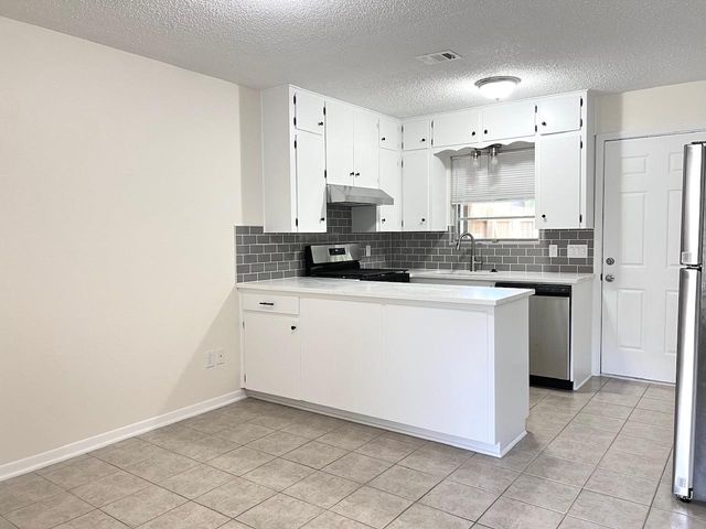 2305 Western Trails BLVD A, Austin, TX 78745