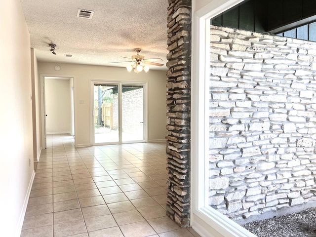 2305 Western Trails BLVD A, Austin, TX 78745