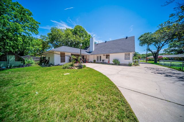 1127 Willow Creek Drive, Lancaster, TX 75146