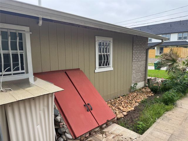 709 Sabine Street, Brenham, TX 77833