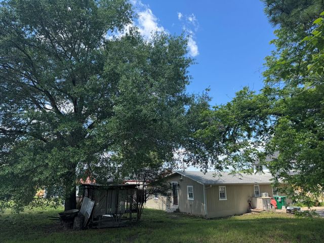 709 Sabine Street, Brenham, TX 77833