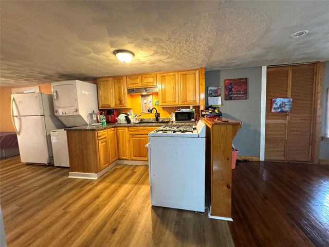 709 Sabine Street, Brenham, TX 77833