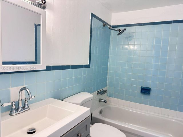 365 NE 125th St 306, North Miami, FL 33161