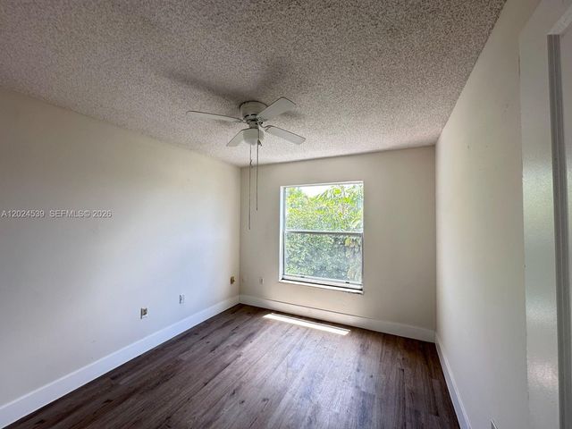 365 NE 125th St 306, North Miami, FL 33161