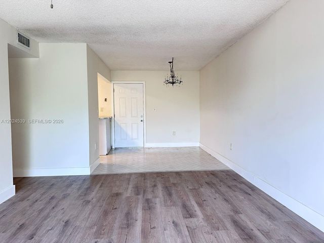 365 NE 125th St 306, North Miami, FL 33161