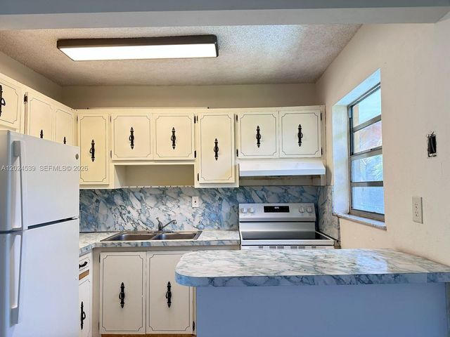 365 NE 125th St 306, North Miami, FL 33161