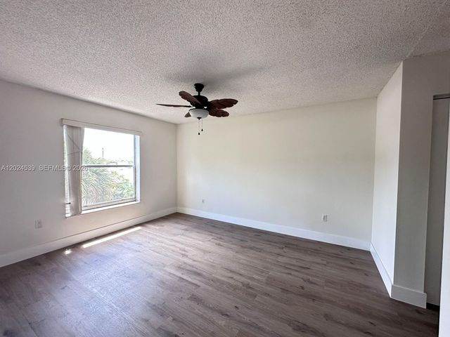 365 NE 125th St 306, North Miami, FL 33161