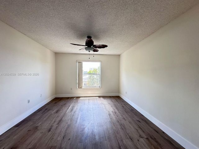 365 NE 125th St 306, North Miami, FL 33161
