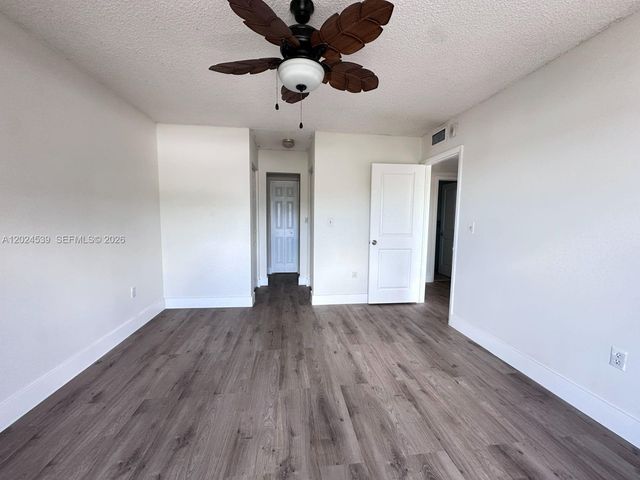 365 NE 125th St 306, North Miami, FL 33161