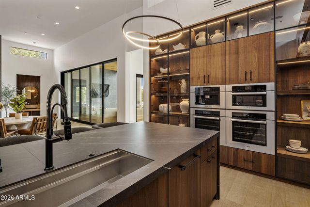 6841 E BELMONT Circle, Paradise Valley, AZ 85253