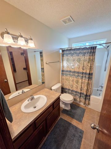 1119 E Lost Hills, Derby, KS 67037