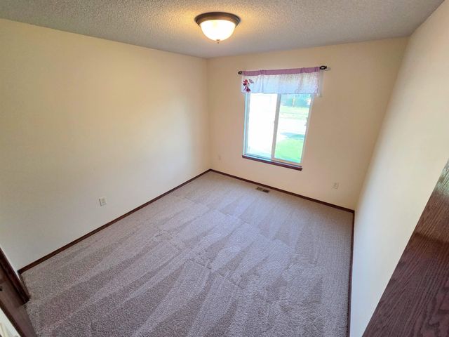 1119 E Lost Hills, Derby, KS 67037