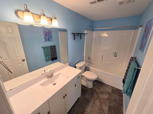1119 E Lost Hills, Derby, KS 67037
