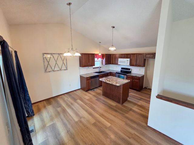 1119 E Lost Hills, Derby, KS 67037