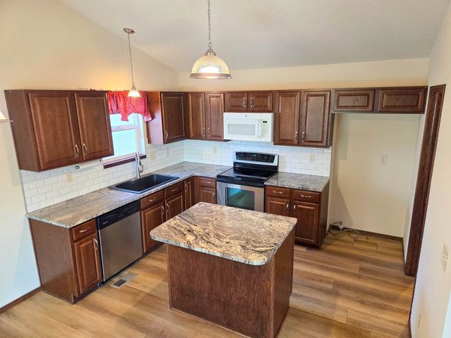 1119 E Lost Hills, Derby, KS 67037