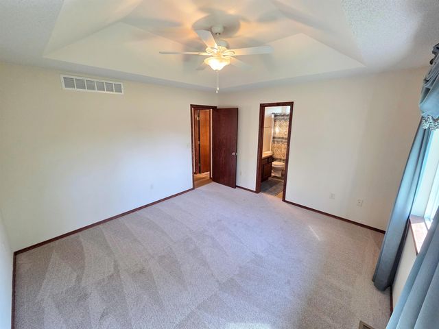 1119 E Lost Hills, Derby, KS 67037