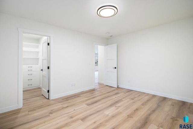 2812 S Dunraven Ave Avenue, Sioux Falls, SD 57110