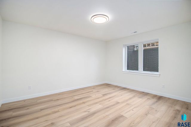 2812 S Dunraven Ave Avenue, Sioux Falls, SD 57110