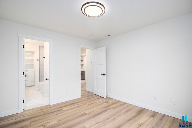 2812 S Dunraven Ave Avenue, Sioux Falls, SD 57110