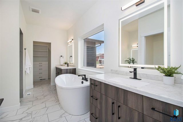 2812 S Dunraven Ave Avenue, Sioux Falls, SD 57110