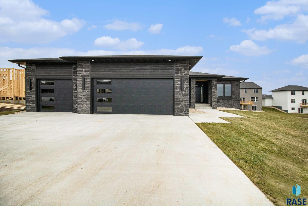 2812 S Dunraven Ave Avenue, Sioux Falls, SD 57110