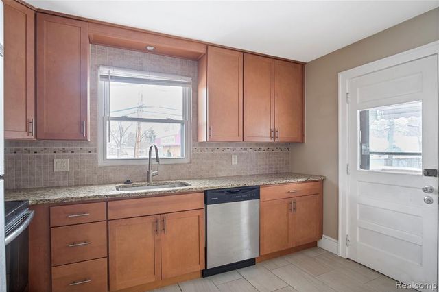 115 W 13 Mile Road, Royal Oak, MI 48073